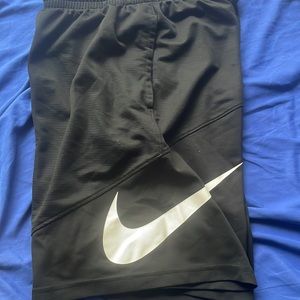 Nike athletic shorts Size Men’s Medium